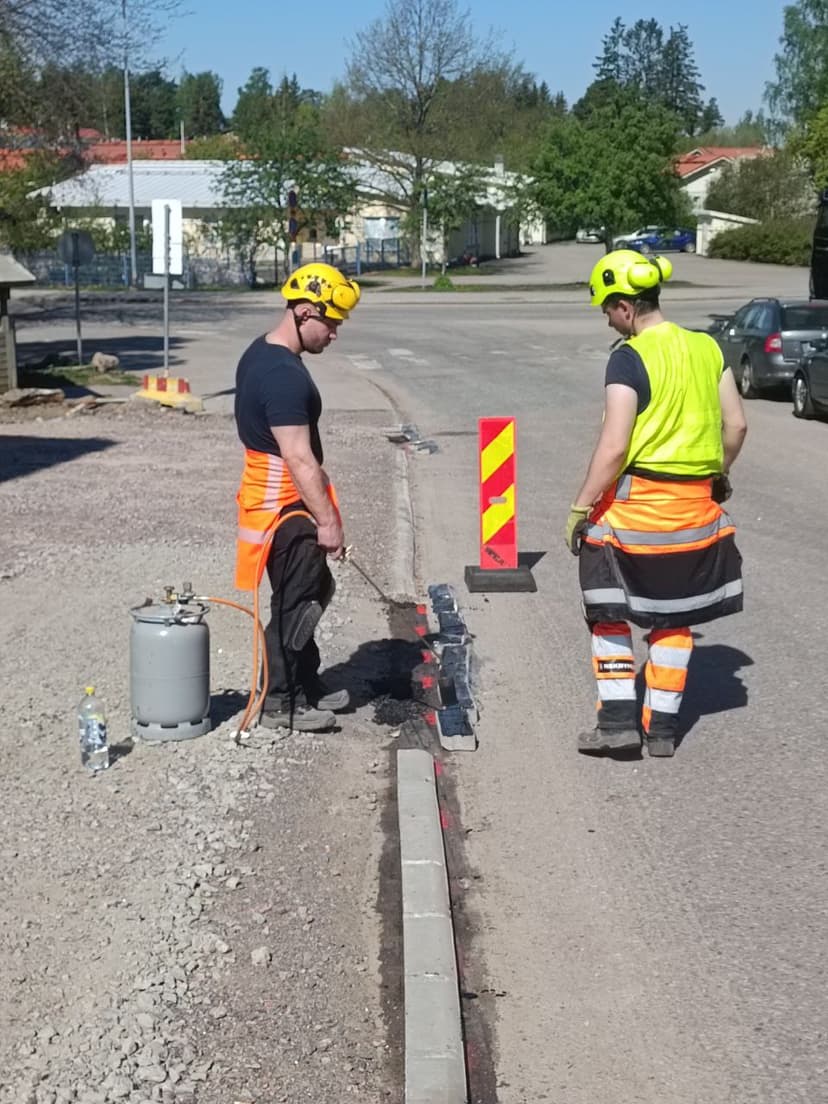 Uuden asuinkerrostalon rakentaminen Tikkurilassa