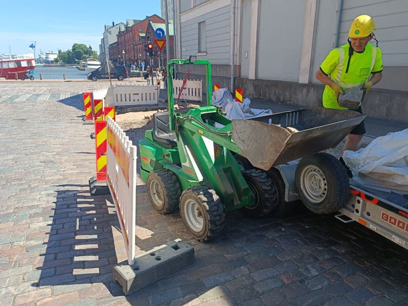 Mukulakivien asennus Aleksanterinkadulla